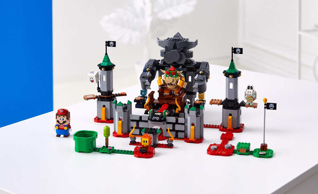 Diorama LEGO du château de Bowser, avec figurines et tourelles